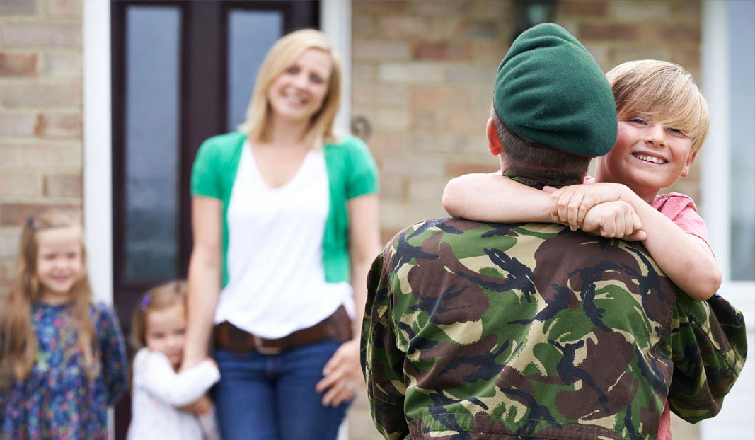 Family welcoming Army man home