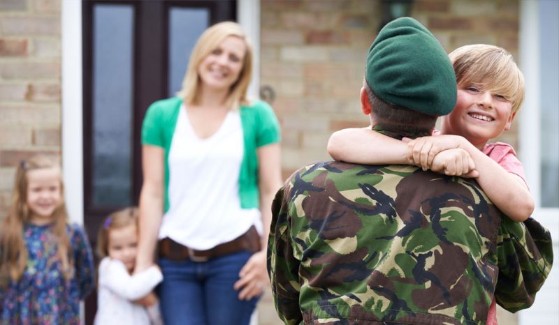 Family welcoming Army man home
