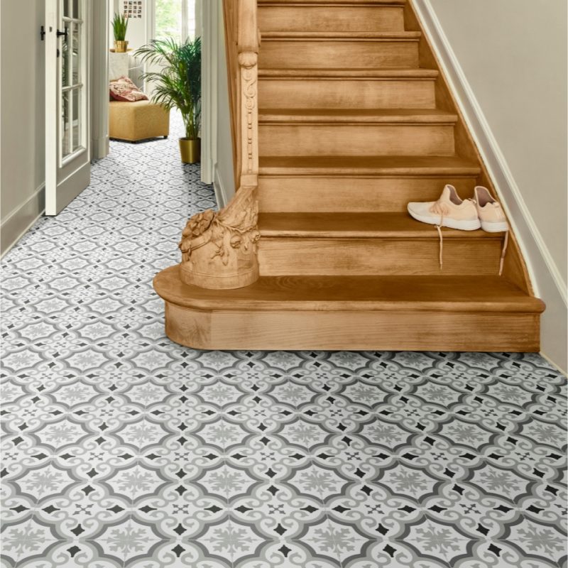 Feature step evora 594 vinyl in a hall with a wooden staircase