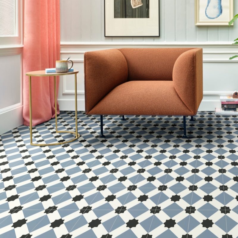 Feature step Estrella T76 vinyl in a spacious room with an armchair and sidetable